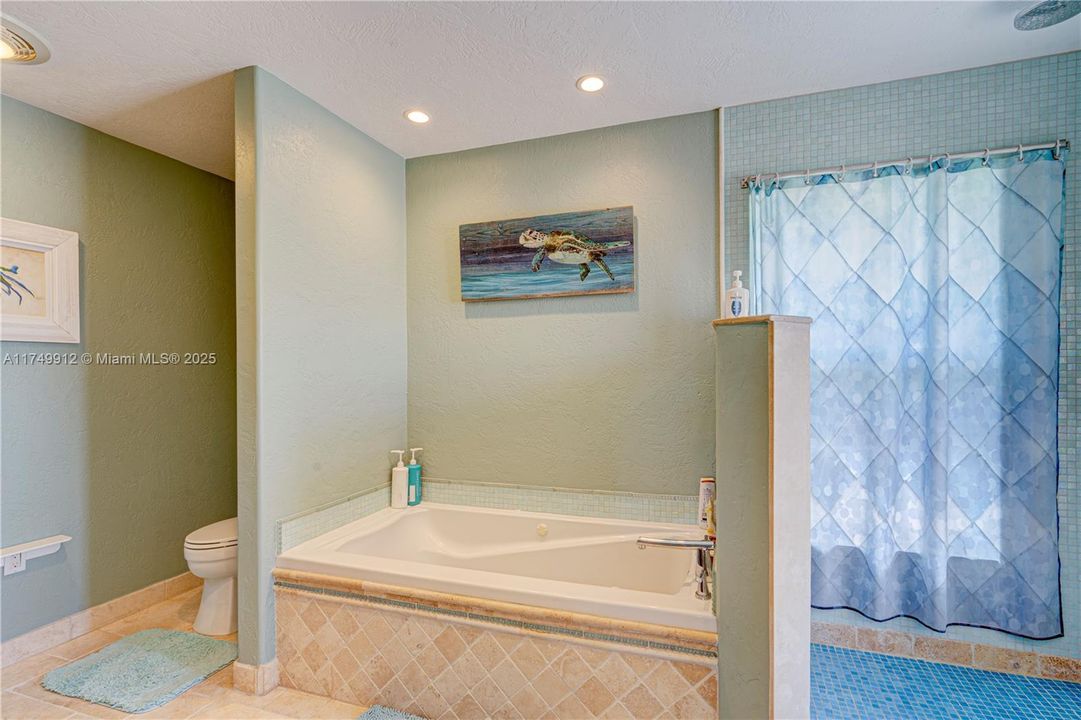 最近售出: $2,699,000 (3 贝兹, 3 浴室, 0 平方英尺)