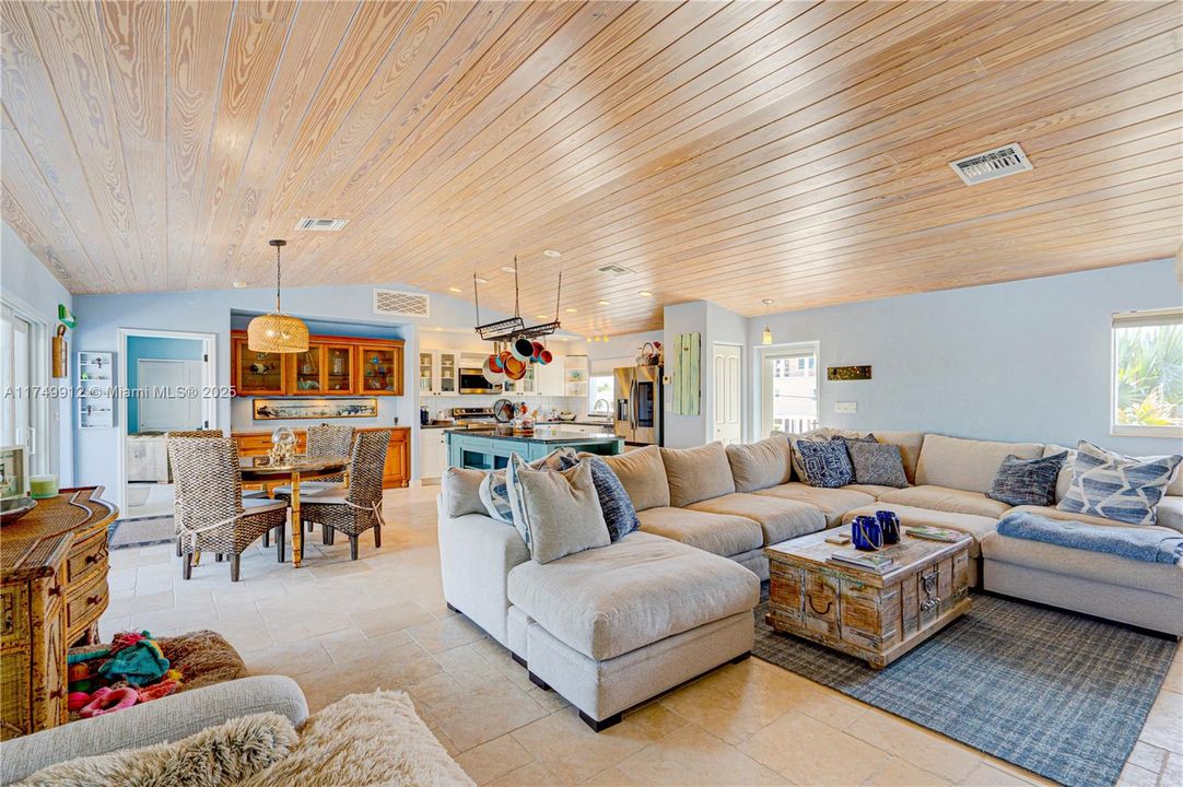 最近售出: $2,699,000 (3 贝兹, 3 浴室, 0 平方英尺)