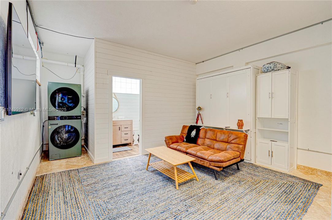 最近售出: $2,699,000 (3 贝兹, 3 浴室, 0 平方英尺)