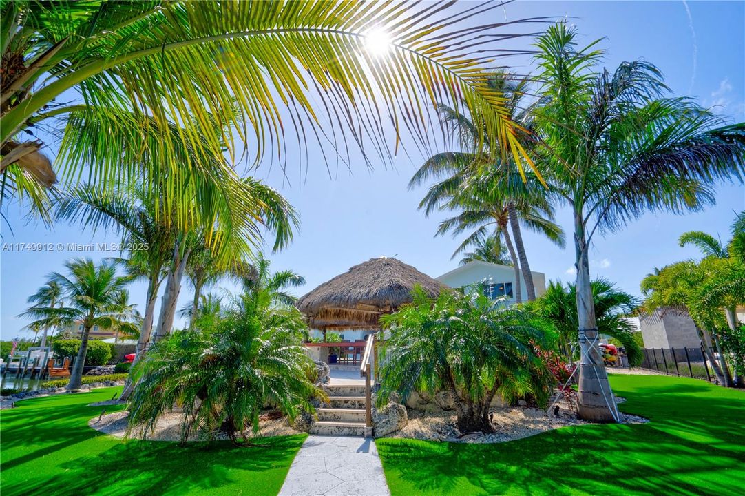 最近售出: $2,699,000 (3 贝兹, 3 浴室, 0 平方英尺)