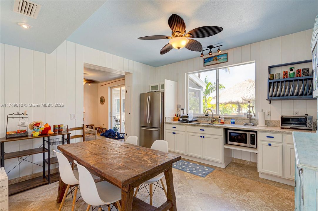 最近售出: $2,699,000 (3 贝兹, 3 浴室, 0 平方英尺)