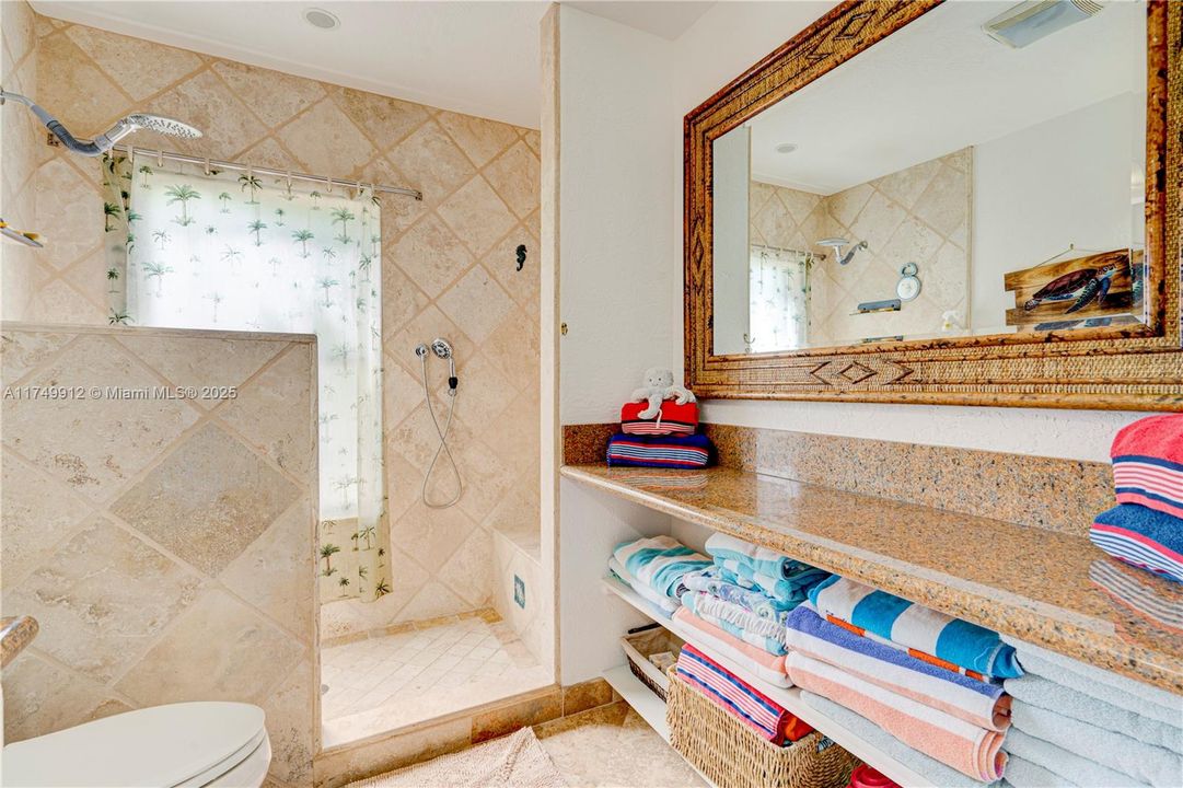 最近售出: $2,699,000 (3 贝兹, 3 浴室, 0 平方英尺)