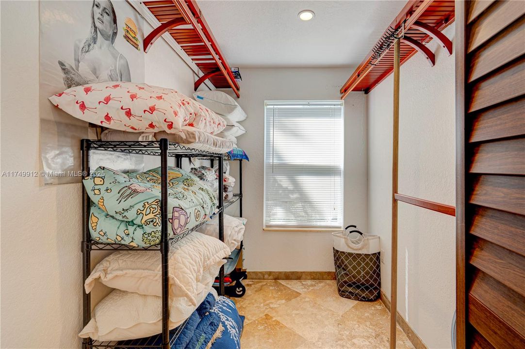 最近售出: $2,699,000 (3 贝兹, 3 浴室, 0 平方英尺)