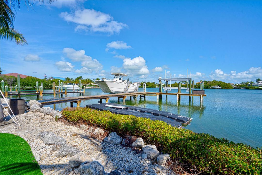 最近售出: $2,699,000 (3 贝兹, 3 浴室, 0 平方英尺)