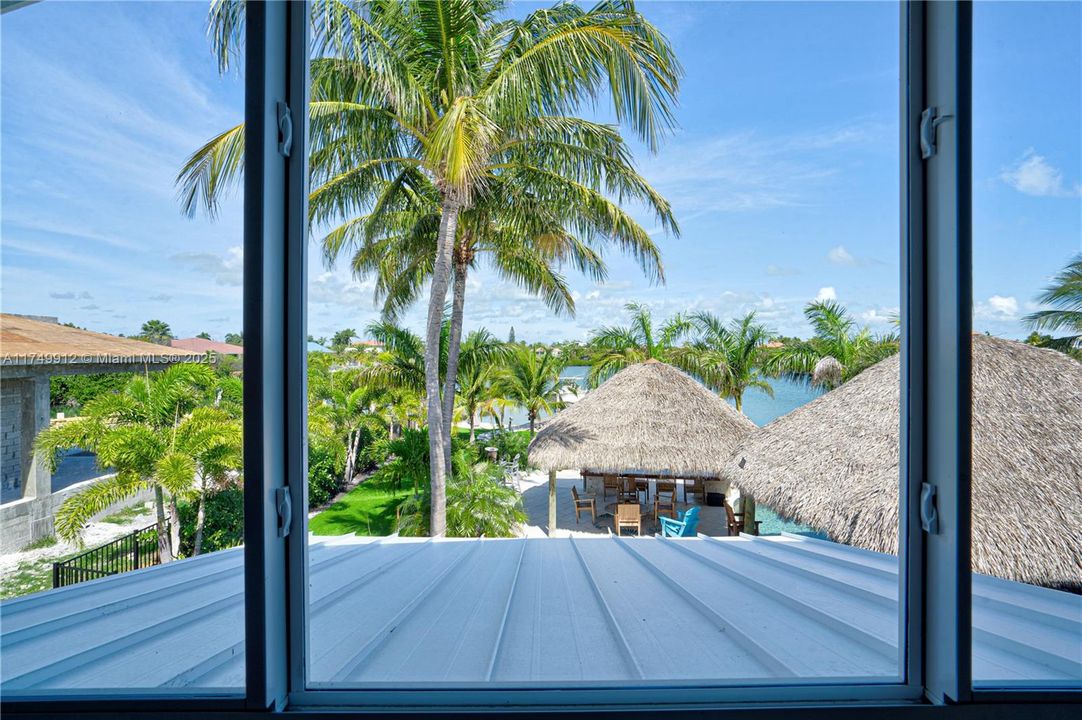 最近售出: $2,699,000 (3 贝兹, 3 浴室, 0 平方英尺)