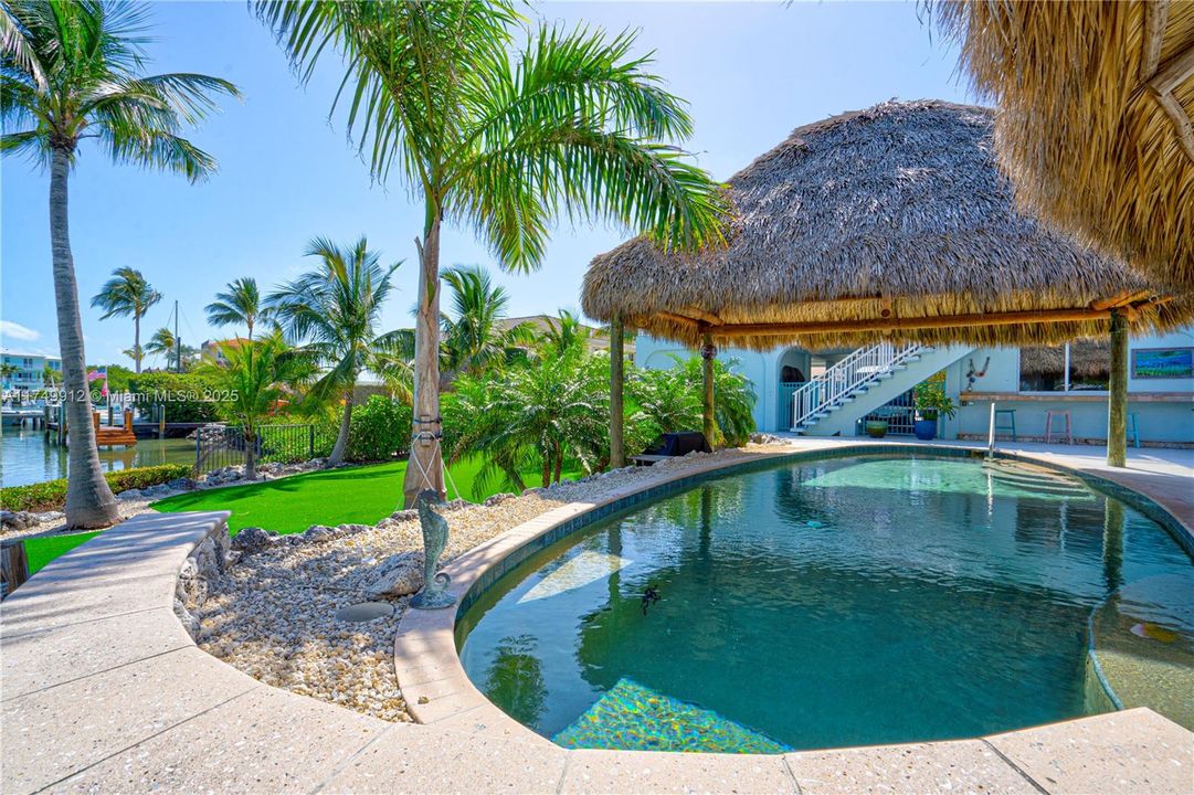 最近售出: $2,699,000 (3 贝兹, 3 浴室, 0 平方英尺)