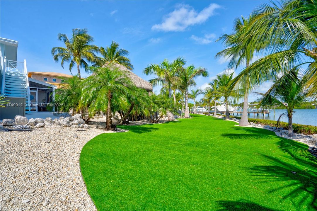 最近售出: $2,699,000 (3 贝兹, 3 浴室, 0 平方英尺)