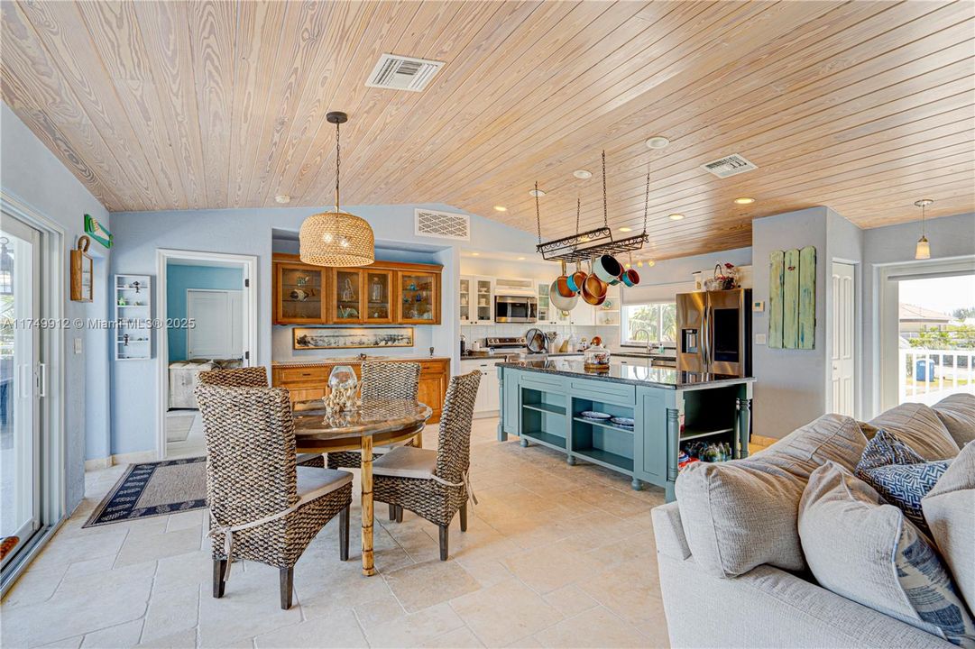 最近售出: $2,699,000 (3 贝兹, 3 浴室, 0 平方英尺)