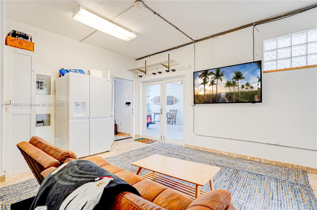 最近售出: $2,699,000 (3 贝兹, 3 浴室, 0 平方英尺)