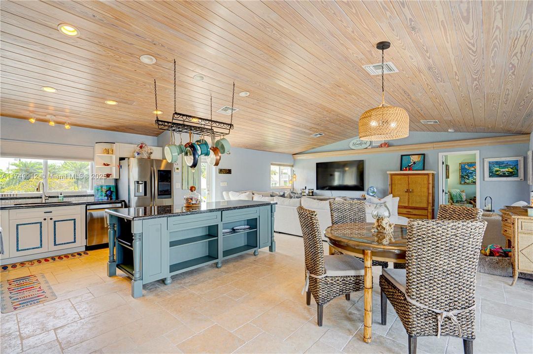 最近售出: $2,699,000 (3 贝兹, 3 浴室, 0 平方英尺)