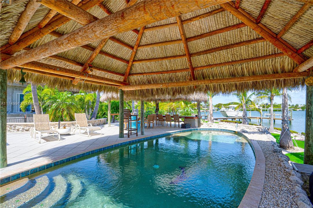 最近售出: $2,699,000 (3 贝兹, 3 浴室, 0 平方英尺)