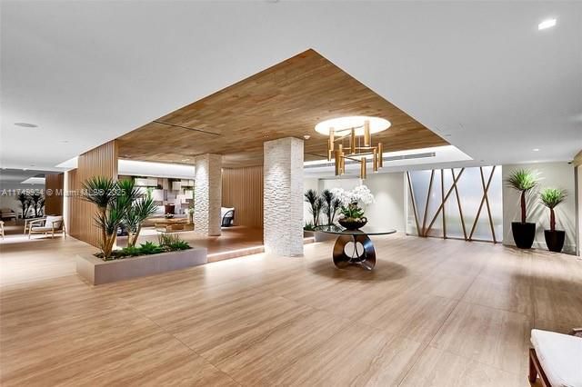 For Sale: $2,150,000 (2 beds, 2 baths, 1230 Square Feet)