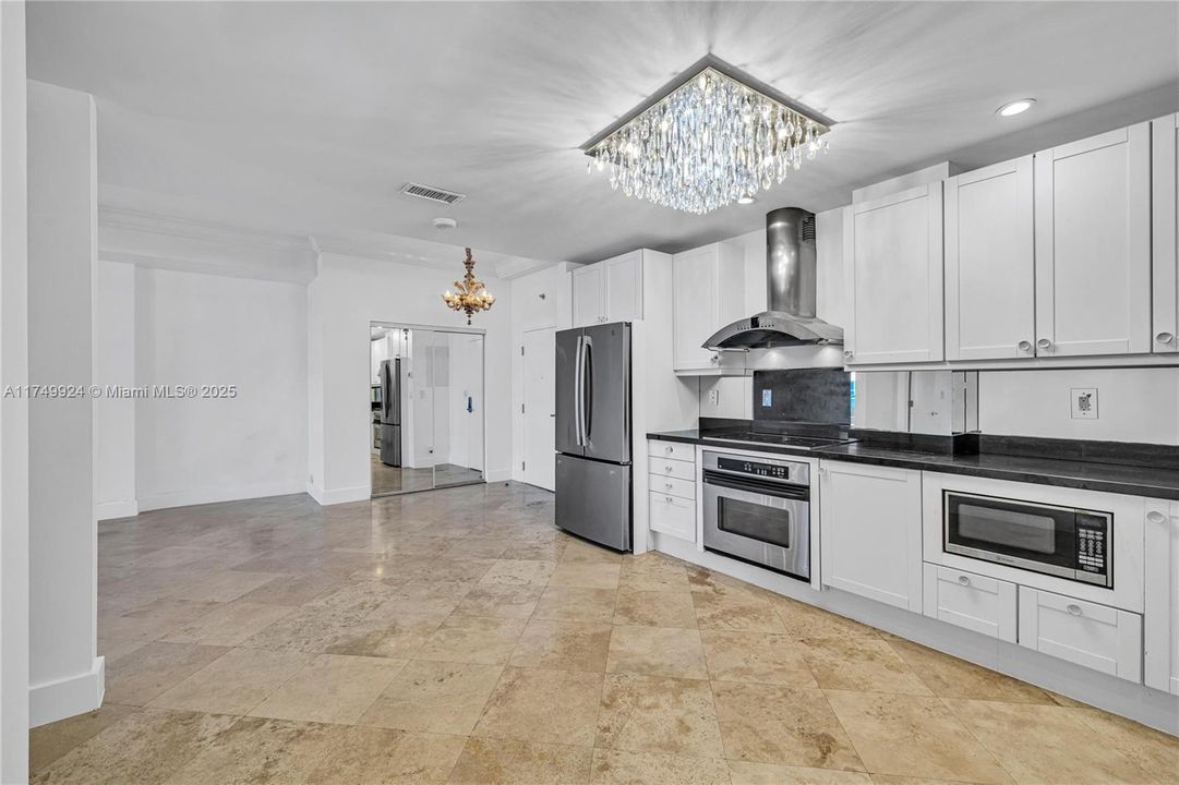 For Sale: $2,150,000 (2 beds, 2 baths, 1230 Square Feet)