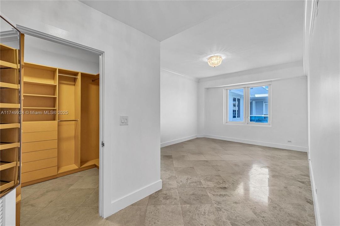 For Sale: $2,150,000 (2 beds, 2 baths, 1230 Square Feet)