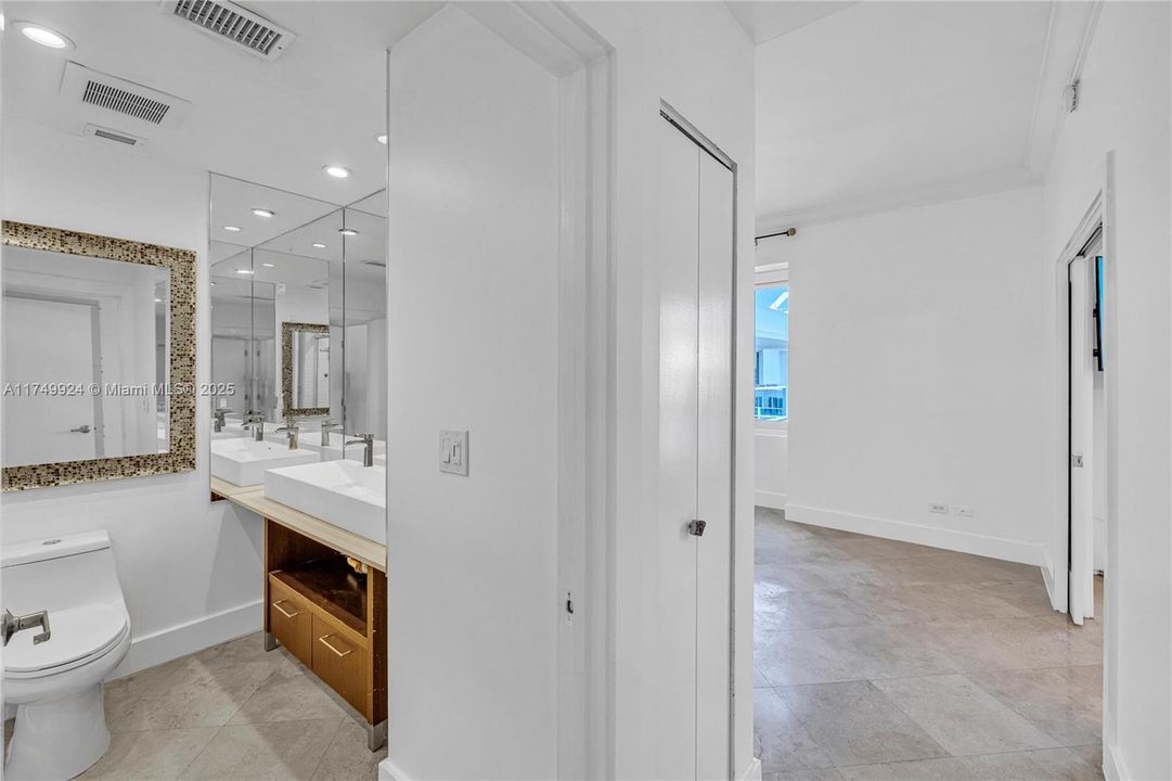 For Sale: $2,150,000 (2 beds, 2 baths, 1230 Square Feet)