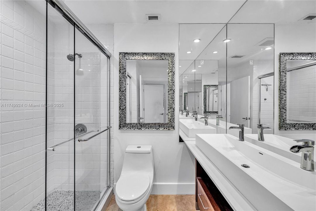 For Sale: $2,150,000 (2 beds, 2 baths, 1230 Square Feet)