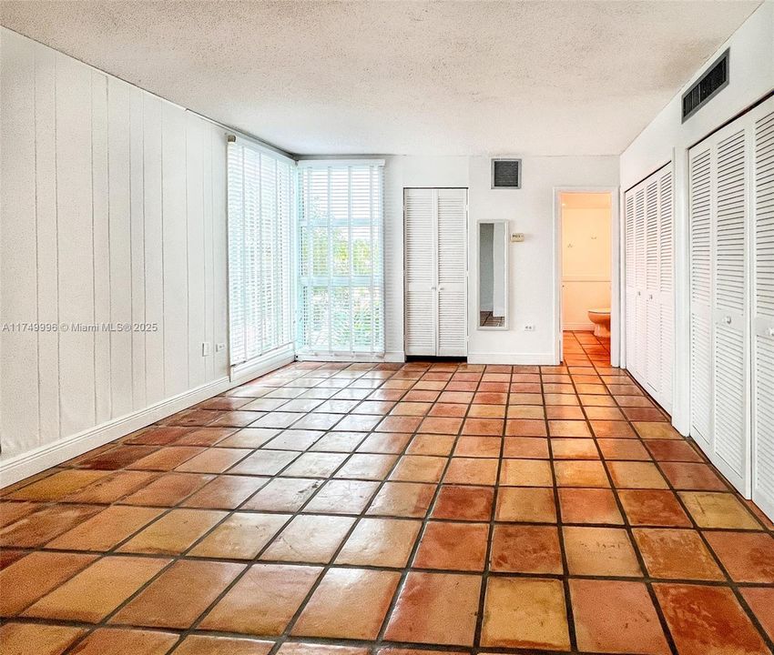 出租: $3,600 (2 贝兹, 2 浴室, 1200 平方英尺)