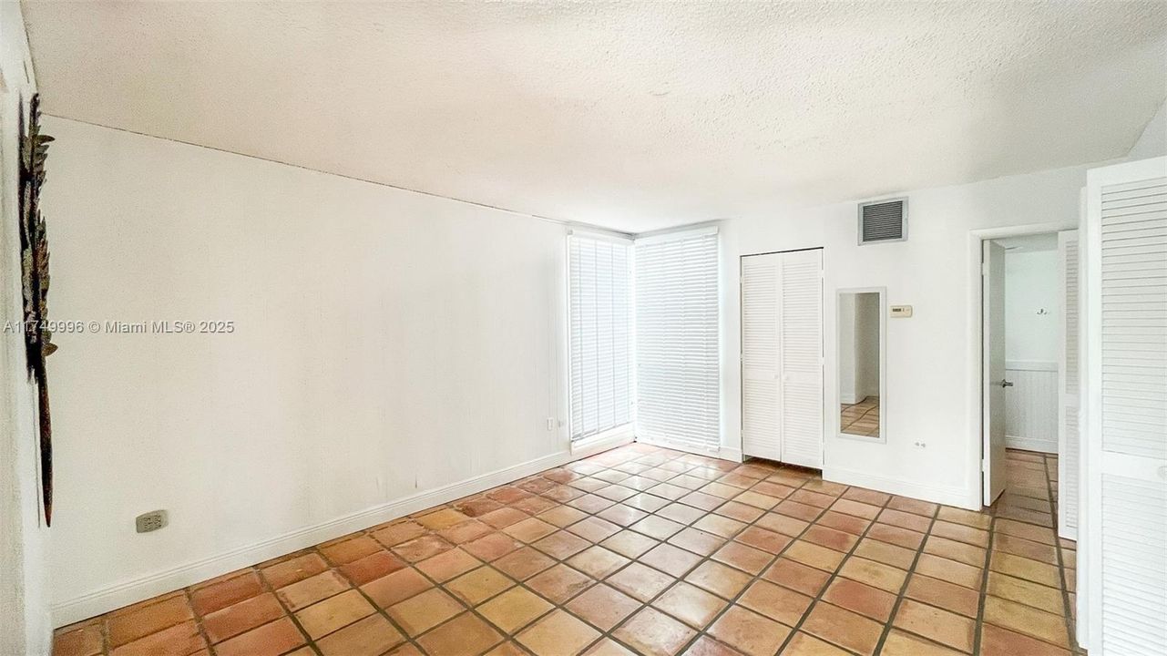 出租: $3,600 (2 贝兹, 2 浴室, 1200 平方英尺)