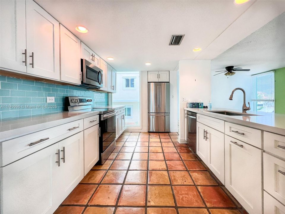 出租: $3,600 (2 贝兹, 2 浴室, 1200 平方英尺)