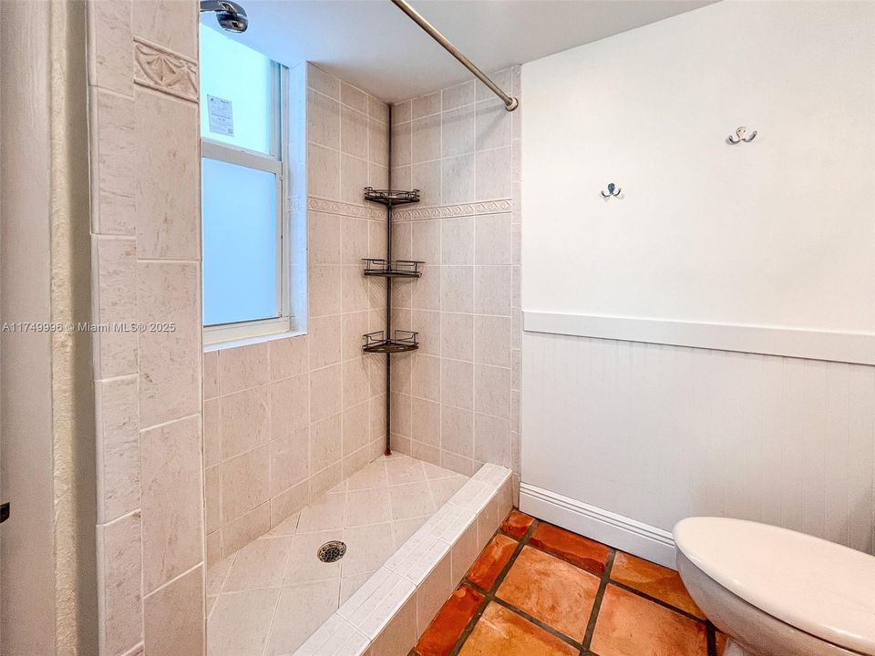 出租: $3,600 (2 贝兹, 2 浴室, 1200 平方英尺)