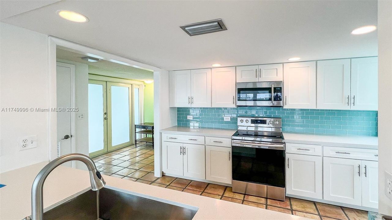 出租: $3,600 (2 贝兹, 2 浴室, 1200 平方英尺)