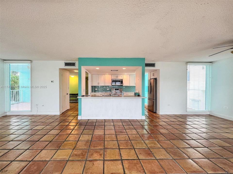 出租: $3,600 (2 贝兹, 2 浴室, 1200 平方英尺)