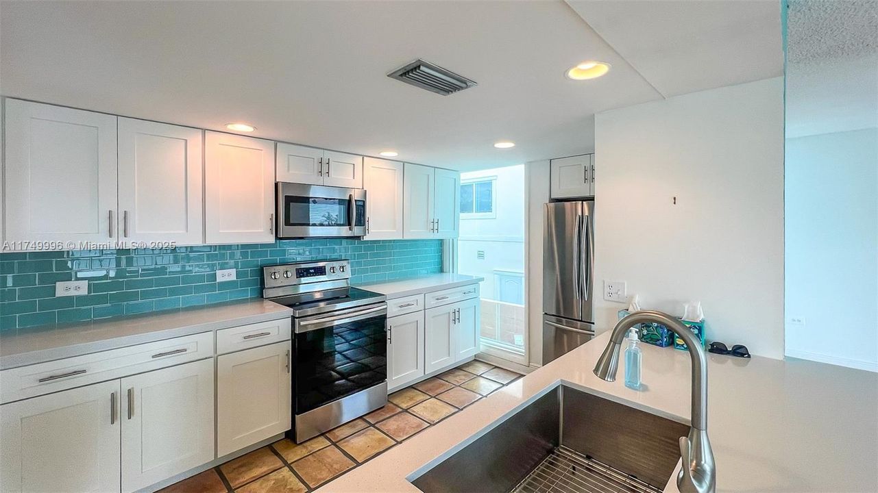 出租: $3,600 (2 贝兹, 2 浴室, 1200 平方英尺)