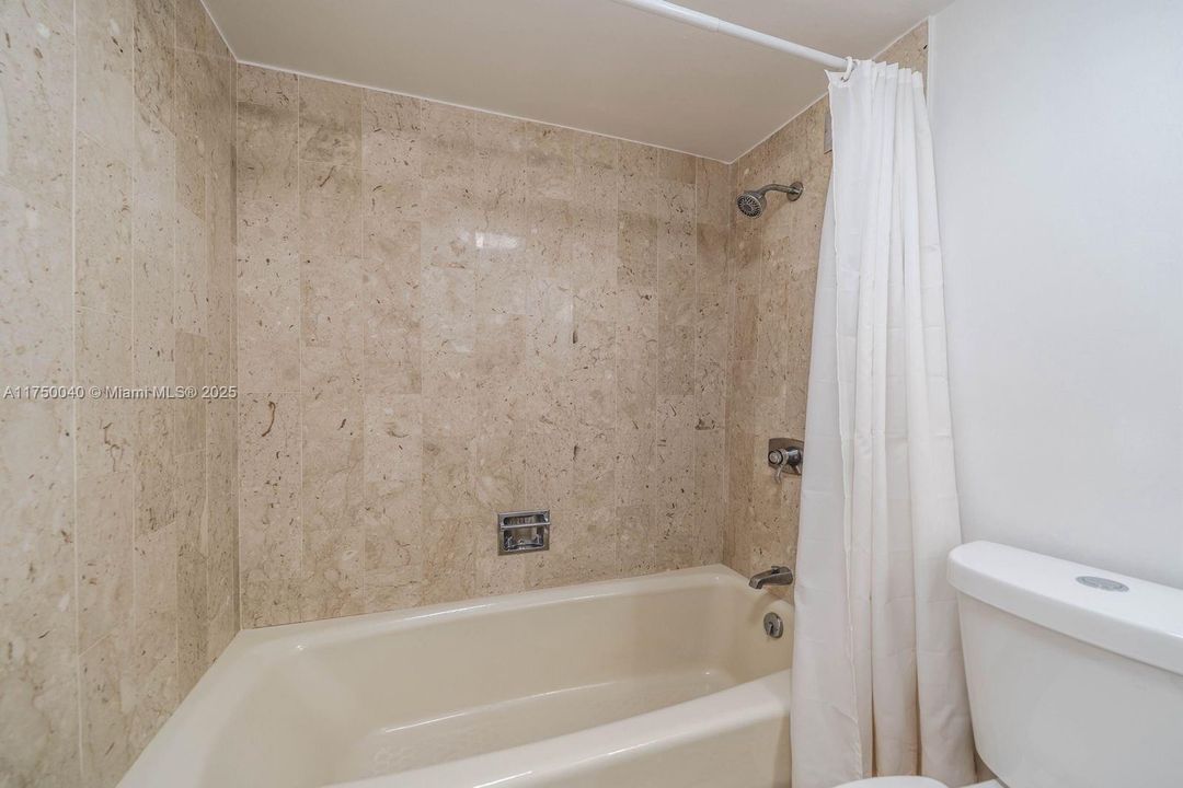 Recientemente alquilado: $3,200 (2 camas, 3 baños, 1950 Pies cuadrados)