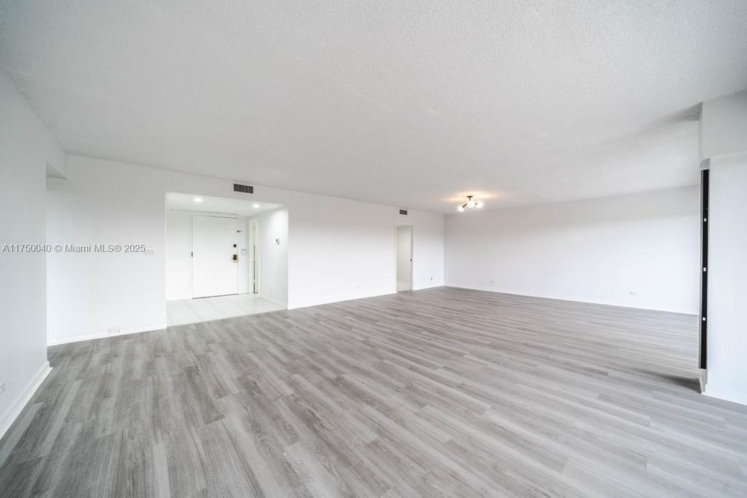 Recientemente alquilado: $3,200 (2 camas, 3 baños, 1950 Pies cuadrados)