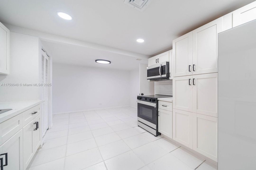 Recientemente alquilado: $3,200 (2 camas, 3 baños, 1950 Pies cuadrados)