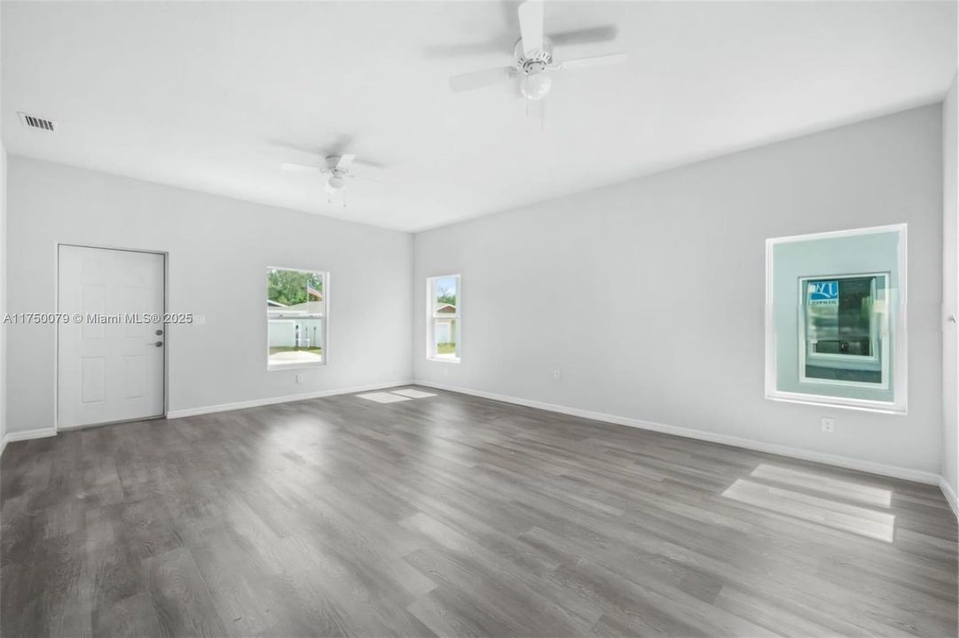 Recently Rented: $1,700 (3 beds, 2 baths, 0 Square Feet)