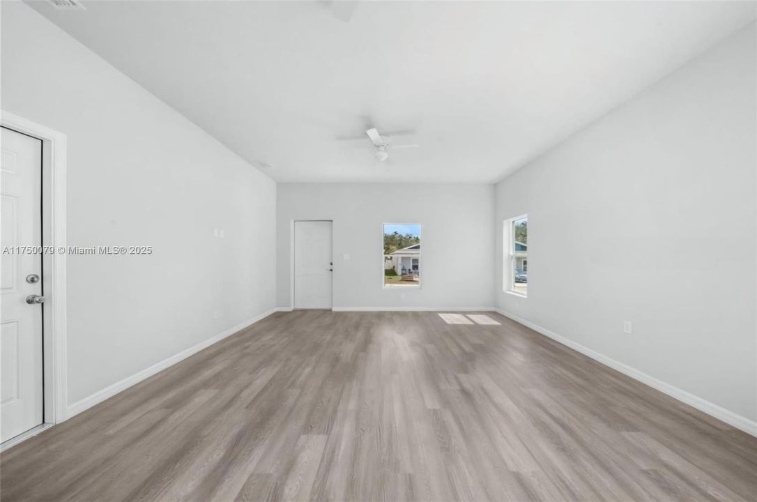 Recently Rented: $1,700 (3 beds, 2 baths, 0 Square Feet)