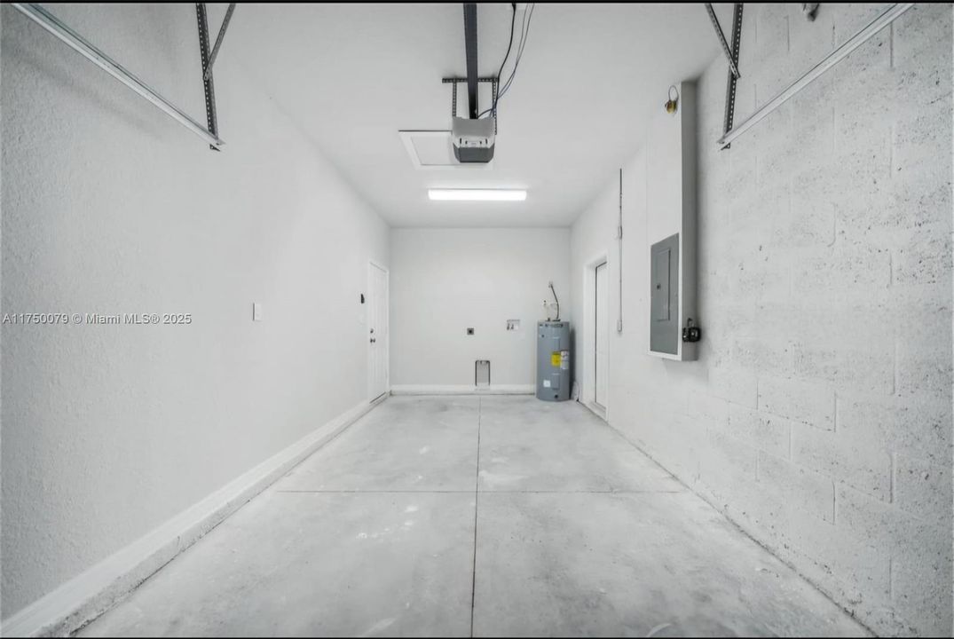 Recently Rented: $1,700 (3 beds, 2 baths, 0 Square Feet)