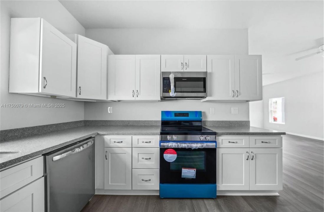 Recently Rented: $1,700 (3 beds, 2 baths, 0 Square Feet)