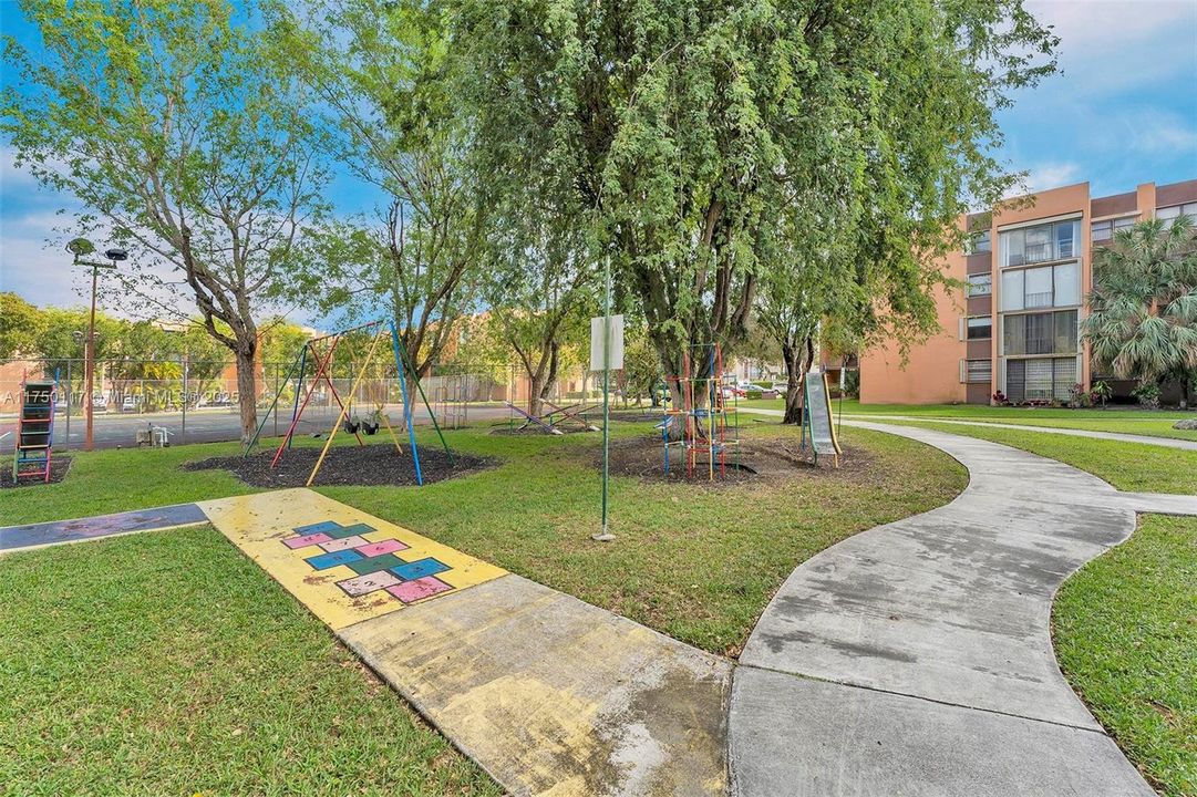 Recently Sold: $280,000 (2 beds, 2 baths, 1086 Square Feet)