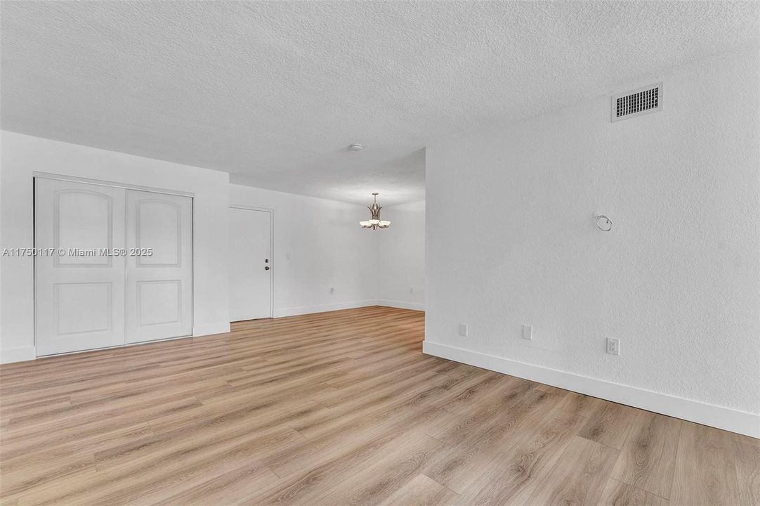 Recently Sold: $280,000 (2 beds, 2 baths, 1086 Square Feet)