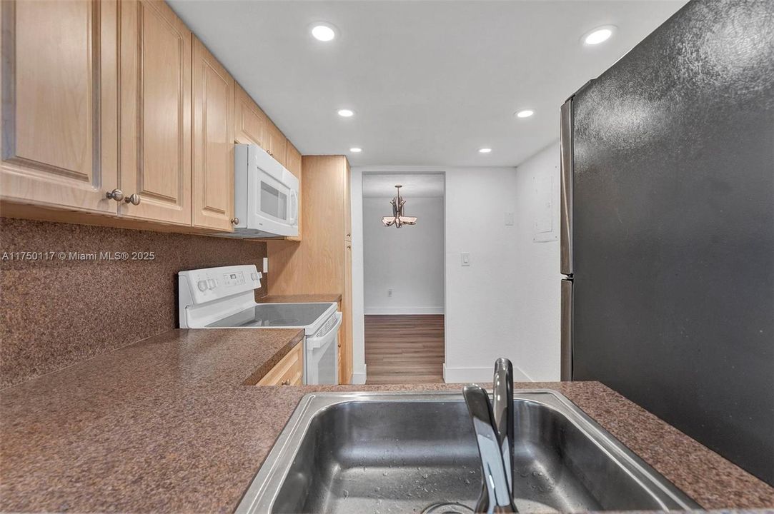 Recently Sold: $280,000 (2 beds, 2 baths, 1086 Square Feet)