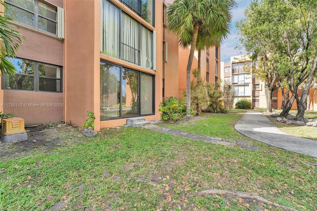 Recently Sold: $280,000 (2 beds, 2 baths, 1086 Square Feet)