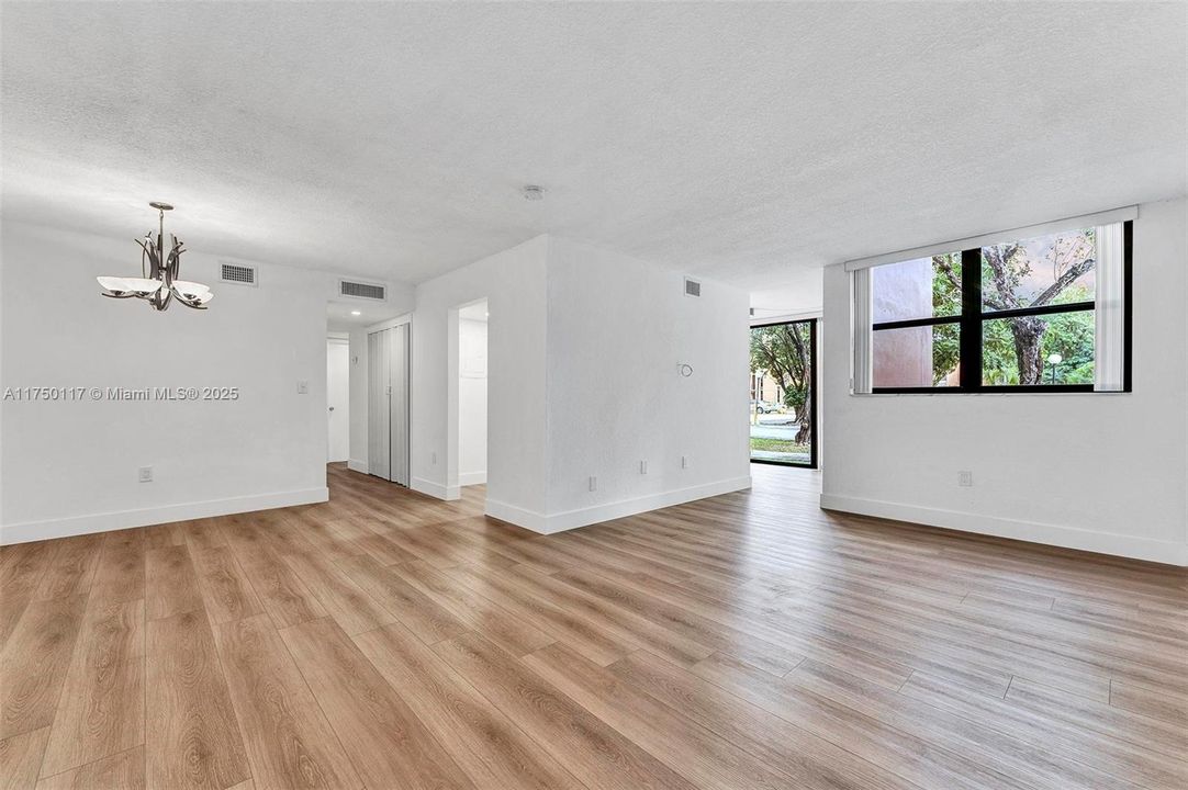 Recently Sold: $280,000 (2 beds, 2 baths, 1086 Square Feet)