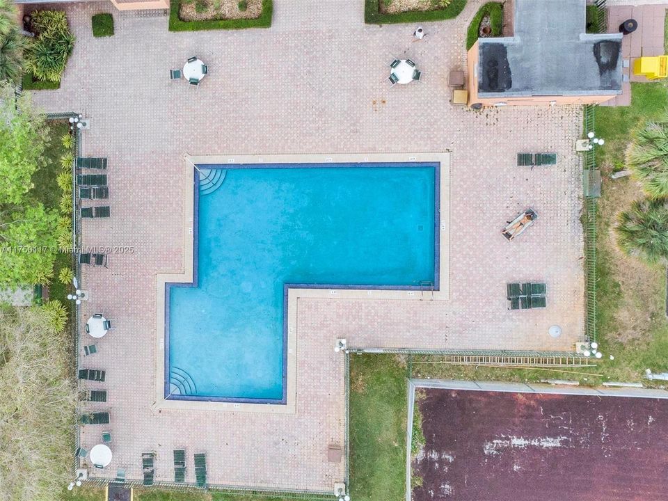 Recently Sold: $280,000 (2 beds, 2 baths, 1086 Square Feet)