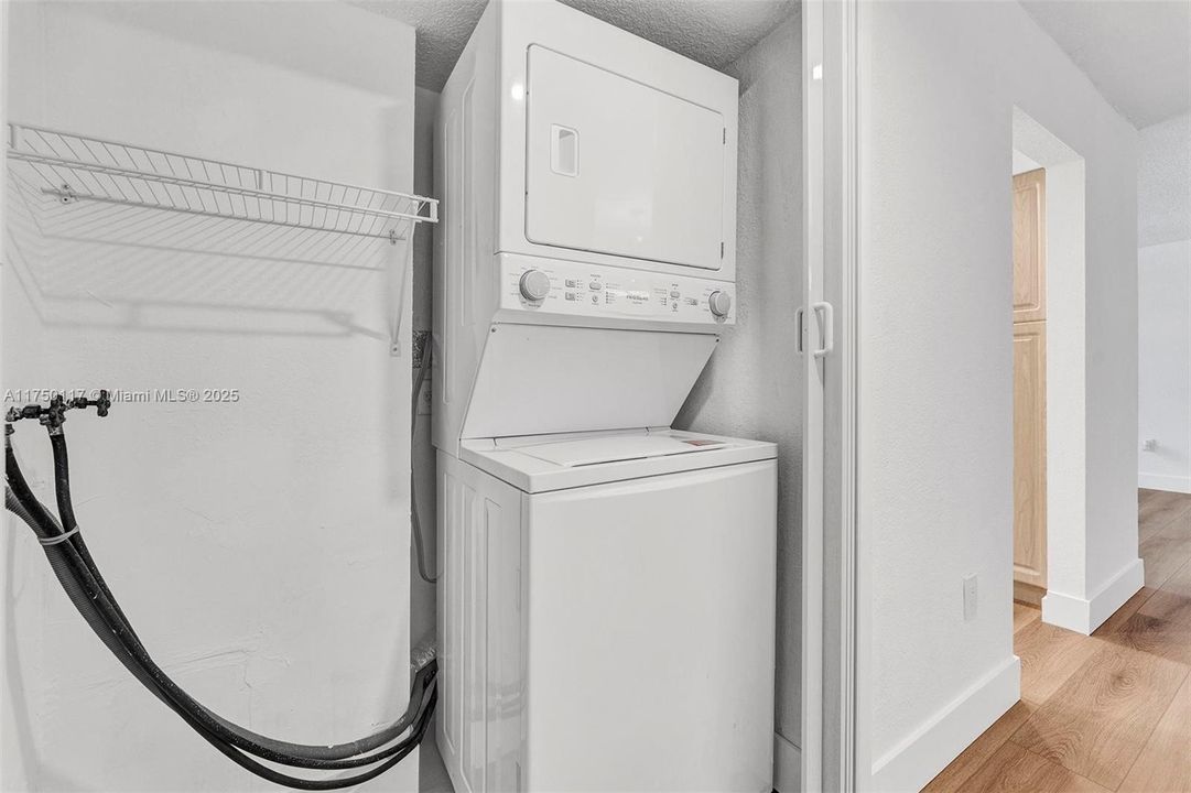 Recently Sold: $280,000 (2 beds, 2 baths, 1086 Square Feet)