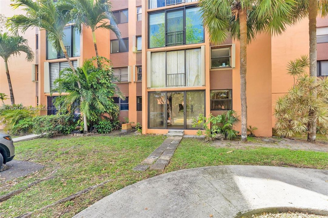 Recently Sold: $280,000 (2 beds, 2 baths, 1086 Square Feet)