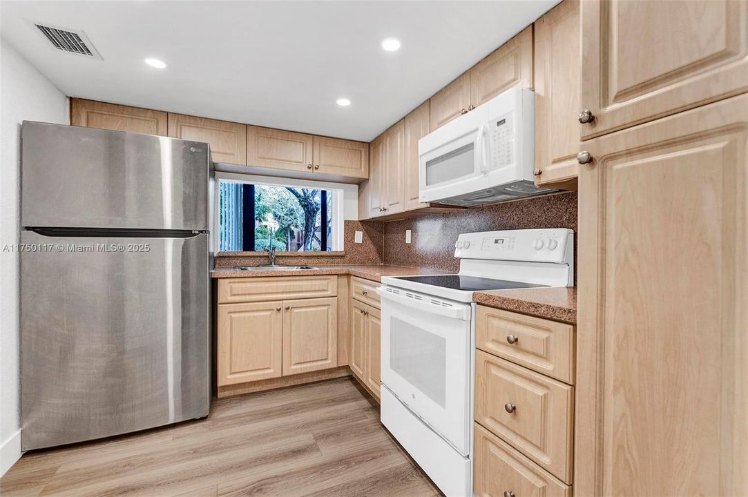 Recently Sold: $280,000 (2 beds, 2 baths, 1086 Square Feet)