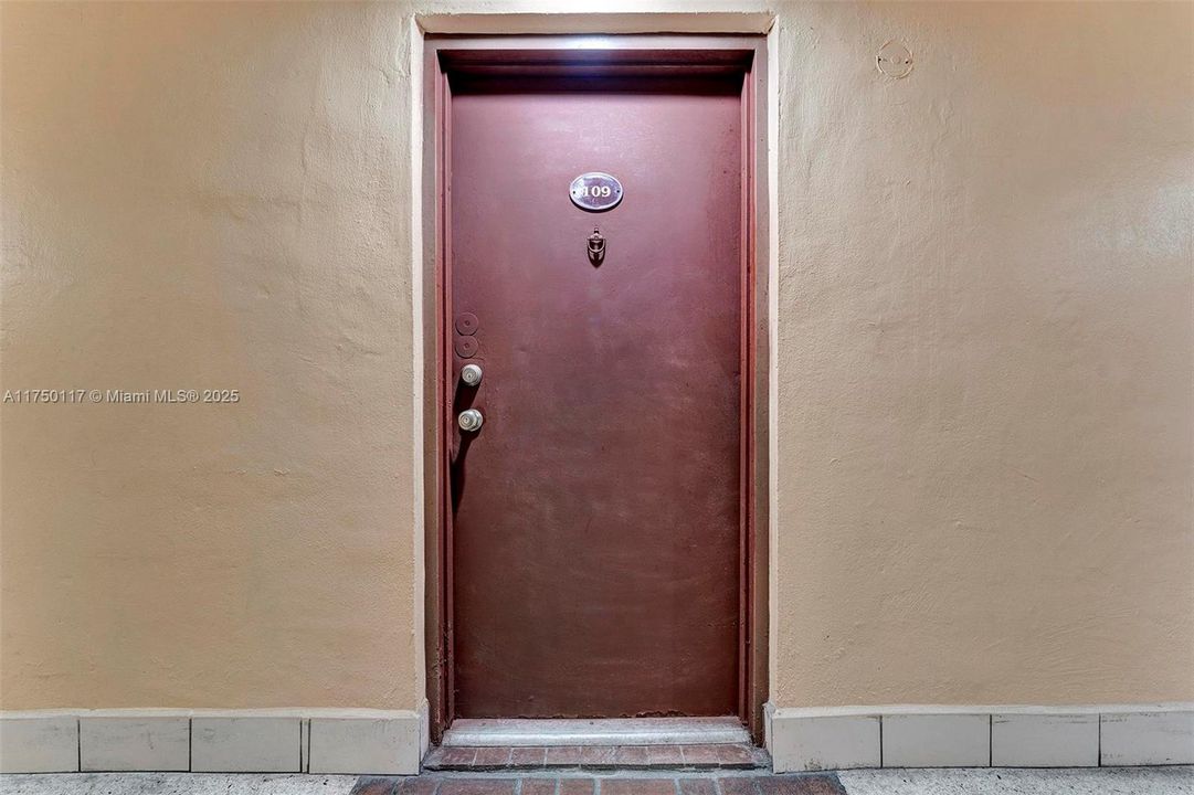 Recently Sold: $280,000 (2 beds, 2 baths, 1086 Square Feet)