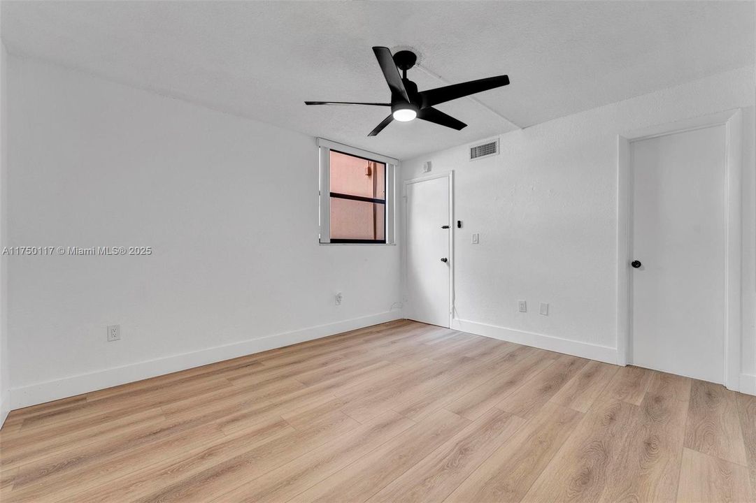 Recently Sold: $280,000 (2 beds, 2 baths, 1086 Square Feet)