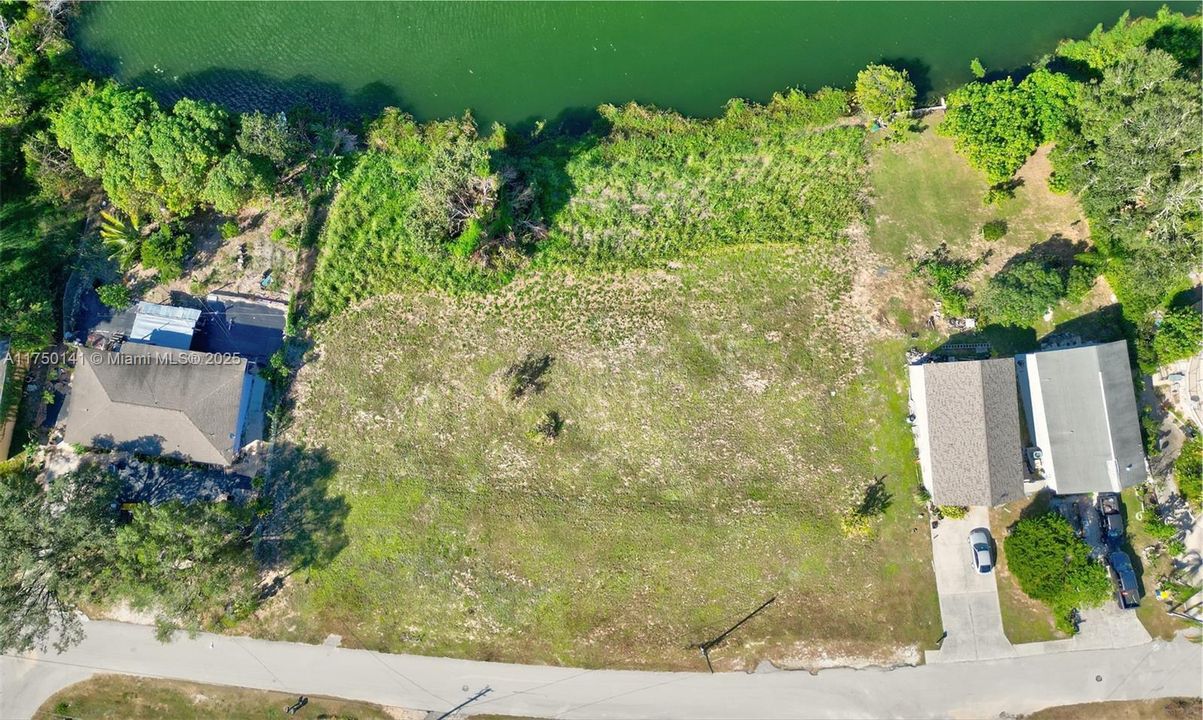 待售: $48,000 (0.25 acres)