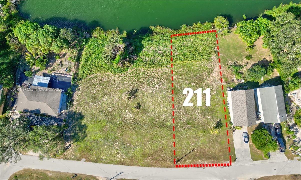 待售: $48,000 (0.25 acres)