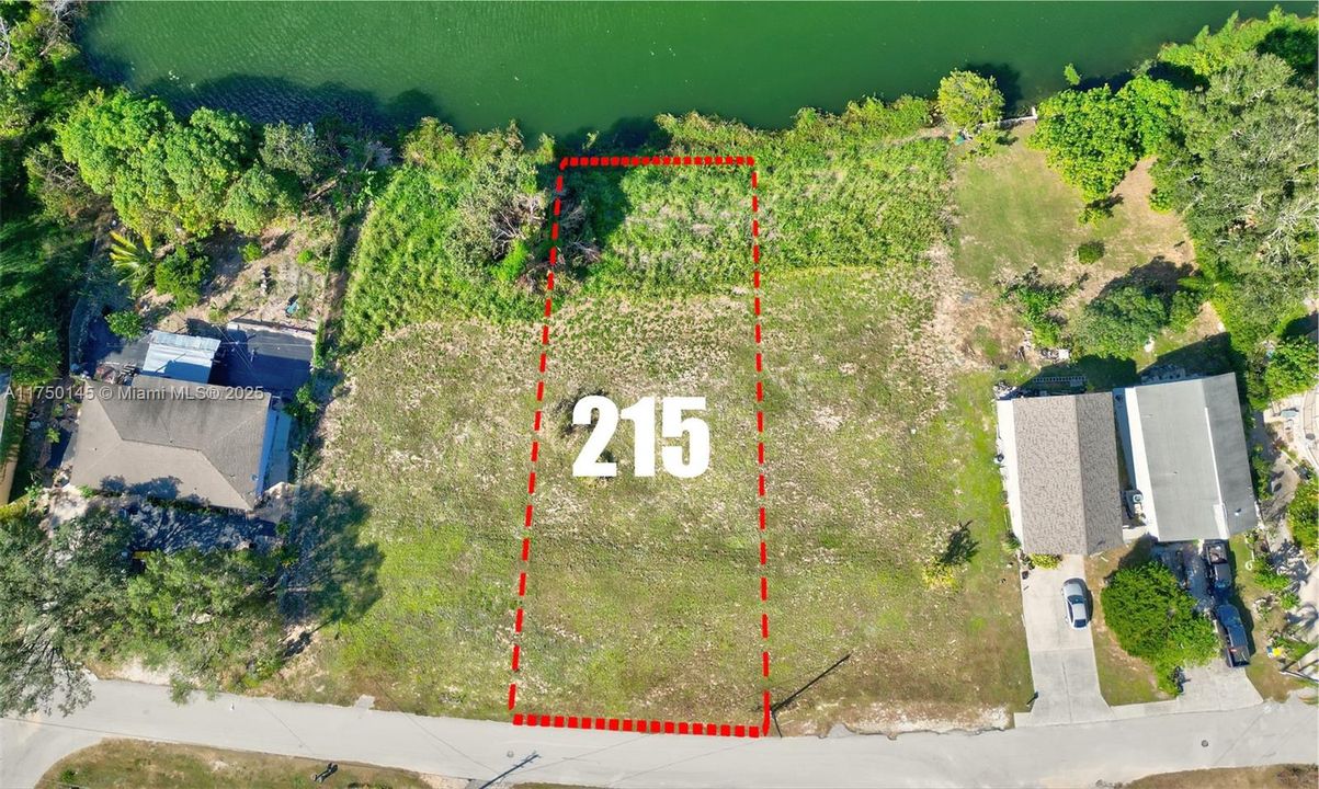 En Venta: $48,000 (0.25 acres)