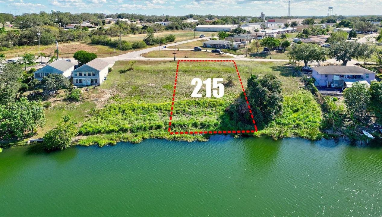 En Venta: $48,000 (0.25 acres)