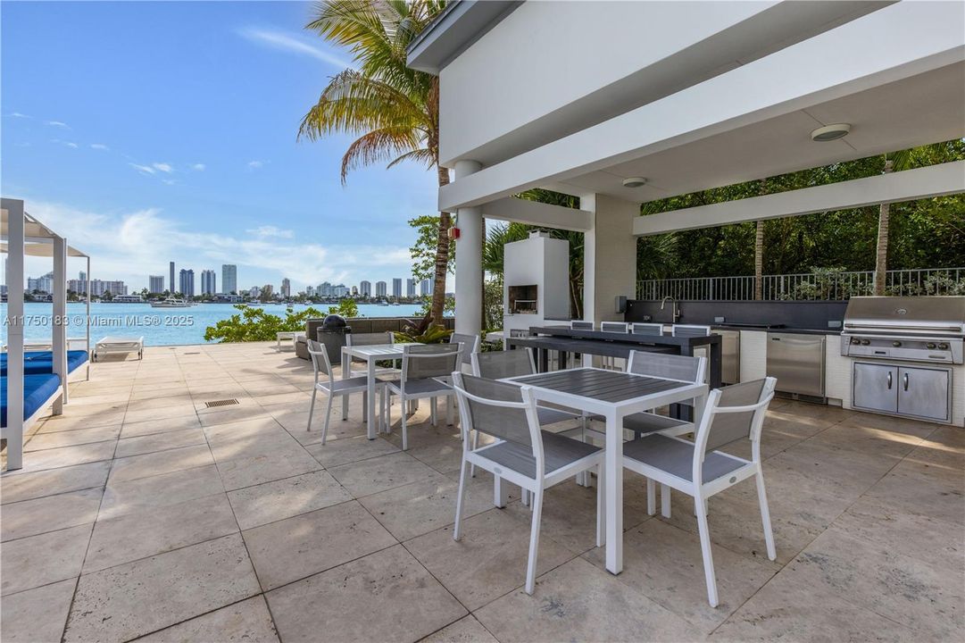 Vendido Recientemente: $1,299,000 (2 camas, 3 baños, 1750 Pies cuadrados)